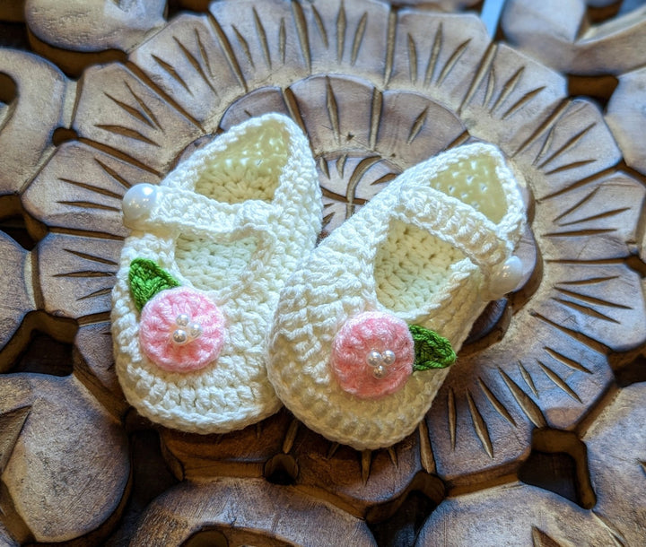 Brianna White Flower Crochet Newborn Shoes - Plum Sugar Shoppe