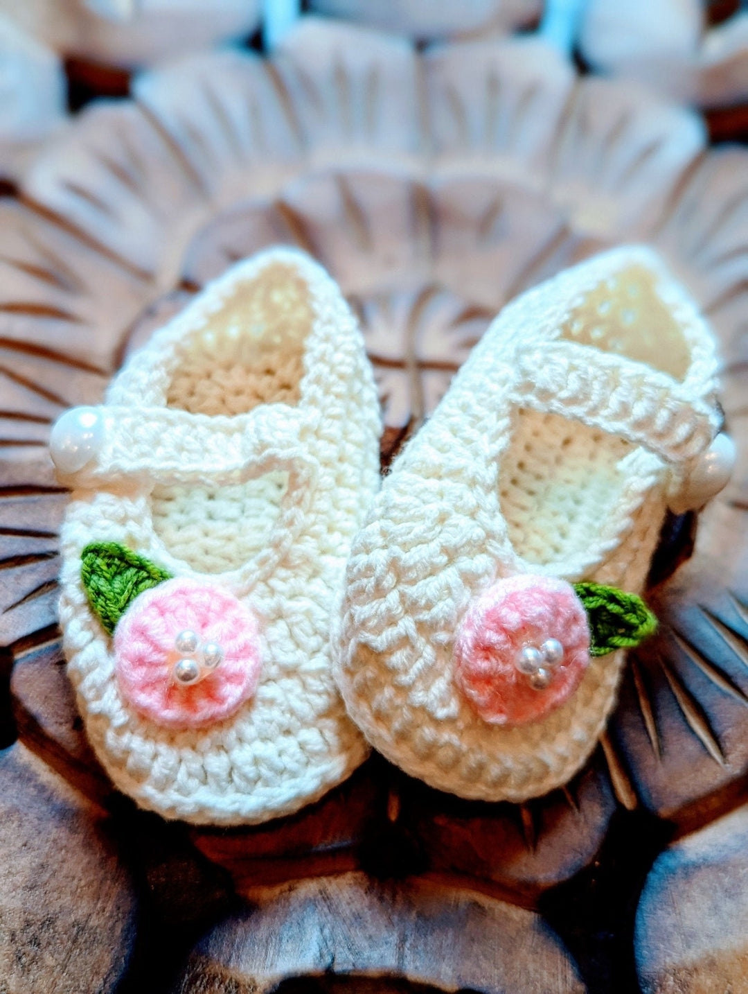 Brianna White Flower Crochet Newborn Shoes - Plum Sugar Shoppe