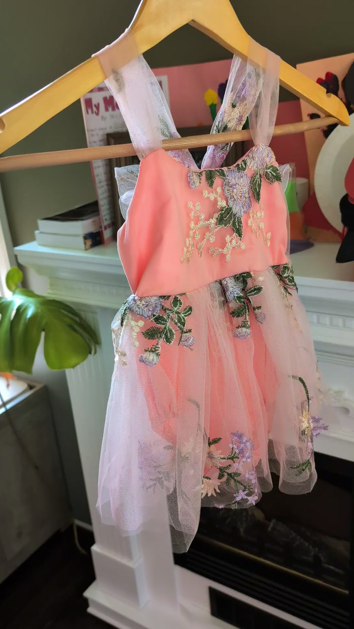 Vestido de flores bordado en verde Savanah