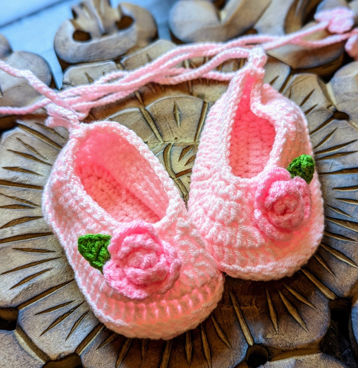 Soft Crochet Newborn Booties - Plum Sugar Shoppe